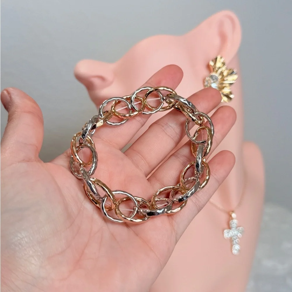 ⚜️ Elegant Gold and Silver Chain Bracelet